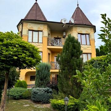 Преміальний будинок в передмісті Чернівців