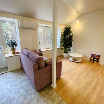 Продам 1к з ремонтом та балконом у затишному місці поруч з Лісом!