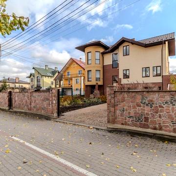 Ігоря Білозіра вул., 9