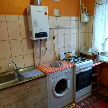 Сдаю 1 - комнатную квартиру  рынок "Колос"