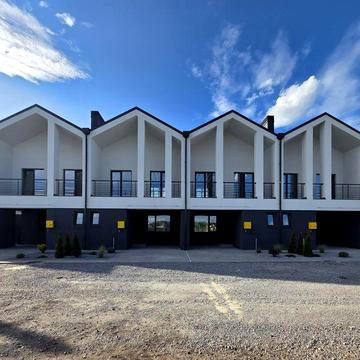 Продаж таунхаусів в районі Військбуду навпроти парка Олек