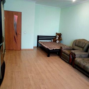 Анни Ахматової вул., 35