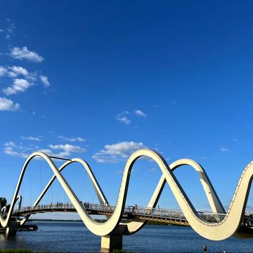 Володимира Івасюка просп. (Героїв Сталінграду), 8