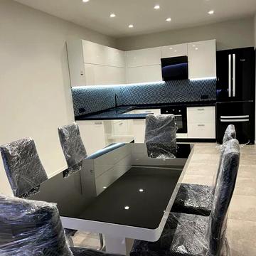 Дмитрівська вул., 75