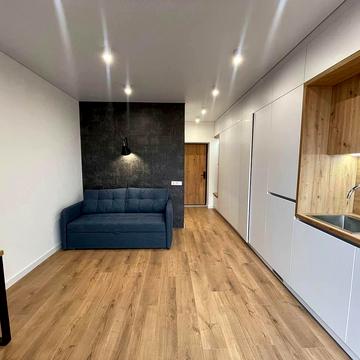 Естонська вул., 10