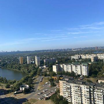 Продам 2 уровневую квартиру З комнаты ЖК Радужный