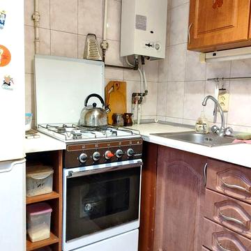 Продам 2ккв в очень хорошем состоянии м. Ботанический сад, средний эт.