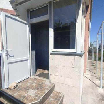 Капітальний будинок нової будівлі у селі.