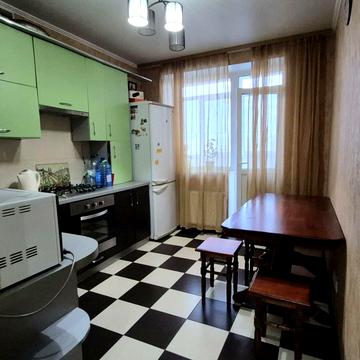 Академіка Амосова вул., 22