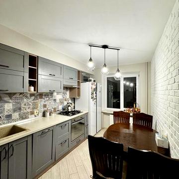 Продаж 4-кімнатної квартири з ремонтом