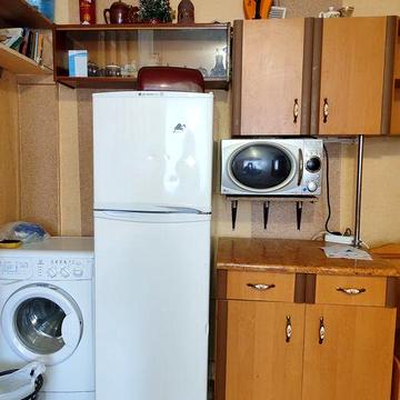 Сдам гостинку возле метро Научная, Центр, ул. Космическая 23, 2 этаж