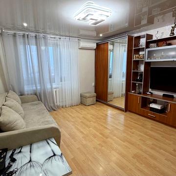 Івана Миколайчука вул., 38