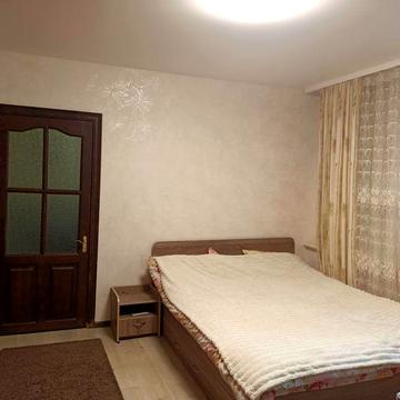 Продом частину будинку недалеко від центра