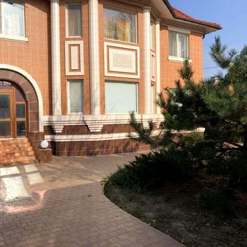 Дом, 3-х поверховий, 570 м2, 20соток ділянка, ЦЕНТР!