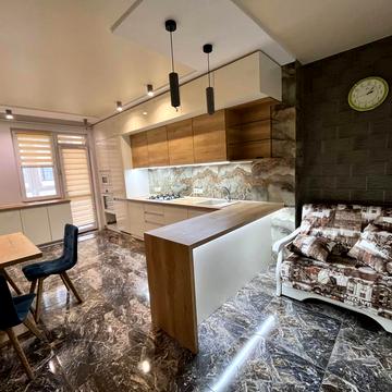 Залізнична вул., 11