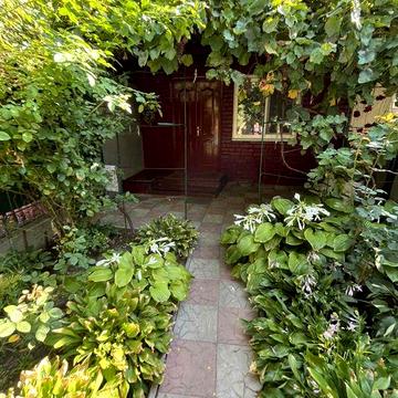 Продам двоповерхову квартиру з окремим входом