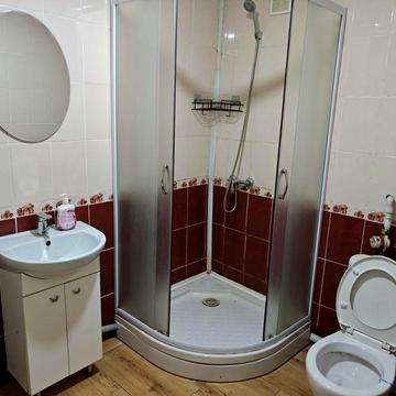 Продам двокімнатну квартиру на площі Кірова.