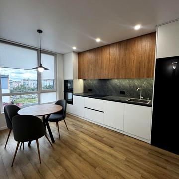 Богдана Хмельницького вул., 94