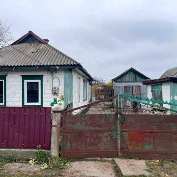 Продам дом в г. Верховцево много построек условия в доме колодец