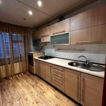 Продаж 3 кім.кв. "чешка" з ремонтом, меблями та технікою біля пл.700р.