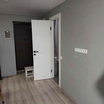 Срочно продается 2-х квартира -студия в районе парка Авиаторов