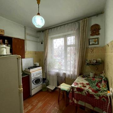 Молодіжна, 42