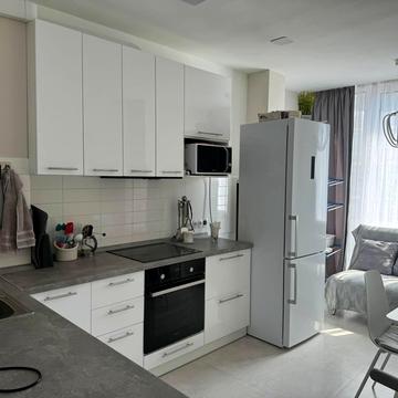 Полковника Гуляєва просп. (Маршала Жукова), 111