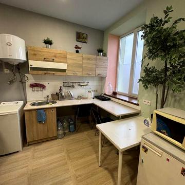 Здається 1 кімнатна на Проспекті миру.