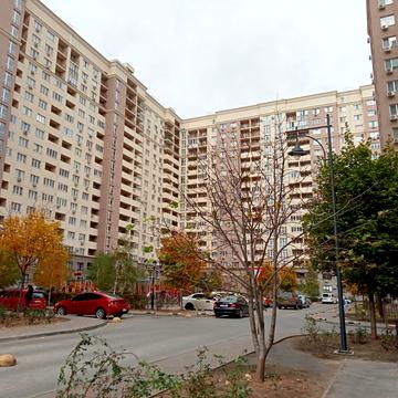 Михайла Грушевського вул., 30б