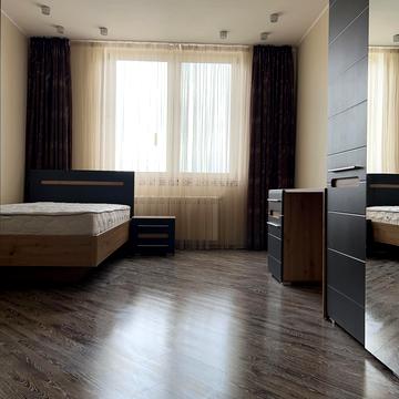 Срібнокільська вул., 22