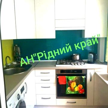 2а кв.з відмінним ремонтом на 2 поверсі .