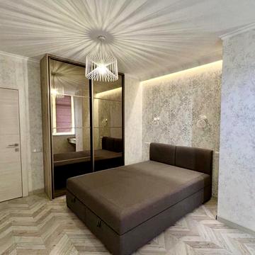 Олександрівська вул., 1