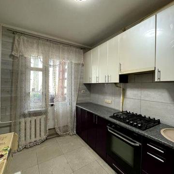 Продам трьошку , р-н Чайка(!)