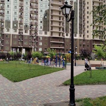 Перлинна вул., 1