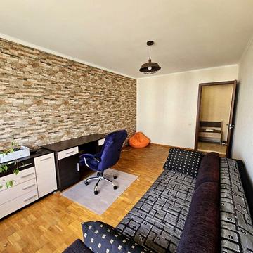 Оболонська пл. (Дружби Народів СРСР), 5