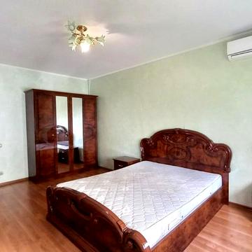 Миколи Лаврухіна вул., 16