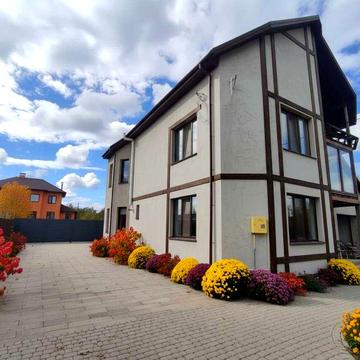 Продам просторий будинок