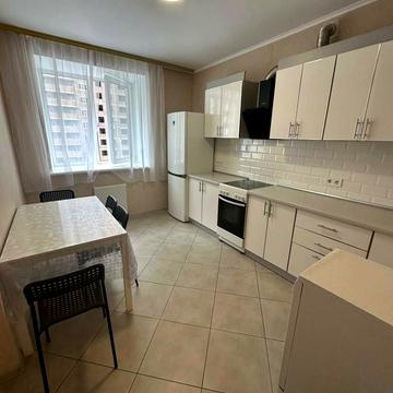 Академіка Вернадського бульв., 24