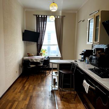 Сергія Єфремова вул., 5