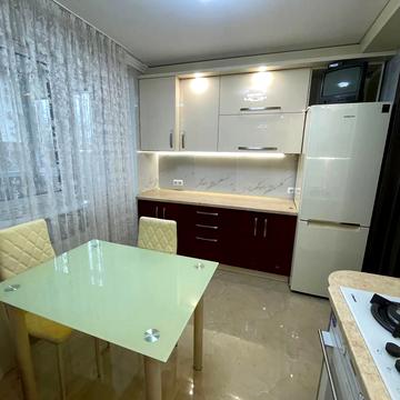 Гайдамацька вул. (Марфи Струтинської), 13-Б