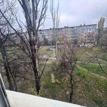 Продається 4к квартира на Космонавтів