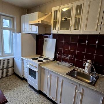 Героїв просп., 1-Б