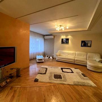 Довгострокова оренда 3к Квартира Коновальця Євгена вулиця