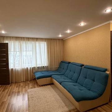 Академіка Александрова вул., 3