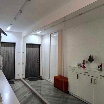 Простора світла 3-кімнатна квартира з дизайнерським ремонтом