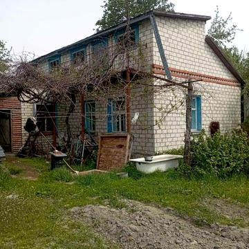 Цегляний будинок с. Івот