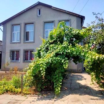 Продам капитальный дом в центре Усатово!