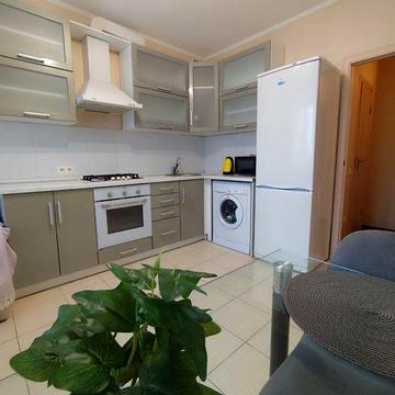 Довгострокова оренда квартир вул.Боголюбрва 6