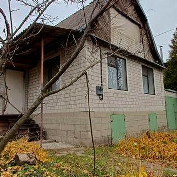 Дача 2 поверхи з гаражем.  Вода заведена. В самому селі Благодатне.