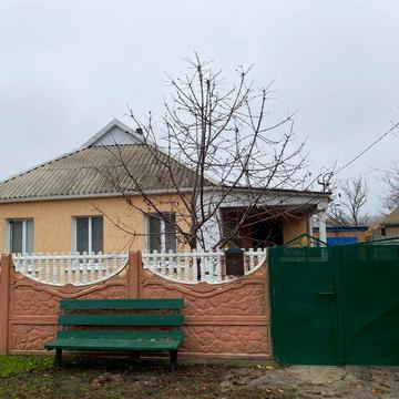 Обмін будинку в селі на пів будинку в місті